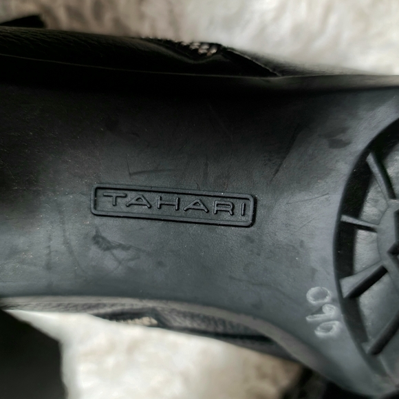 Tahari Black Leather Ankle Booties Size 9 M - Picture 8 of 9